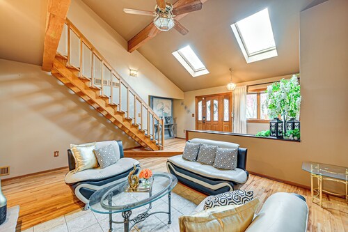 < 1 Mi to Ocean Gate Beach! Lovely Home w/ Hot Tub