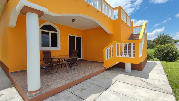 تناول الطعام بالخارج