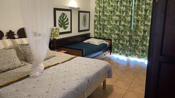 1 chambre, fer et planche Ă repasser, lit parapluie, Wi-Fi