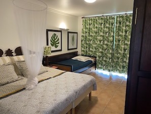 1 chambre, fer et planche à repasser, lit parapluie, Wi-Fi