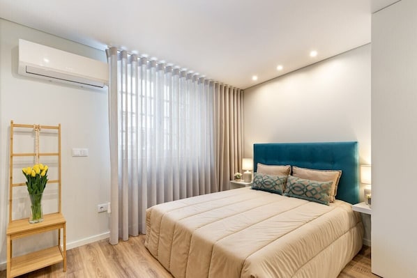 1 bedroom, iron/ironing board, internet, bed sheets