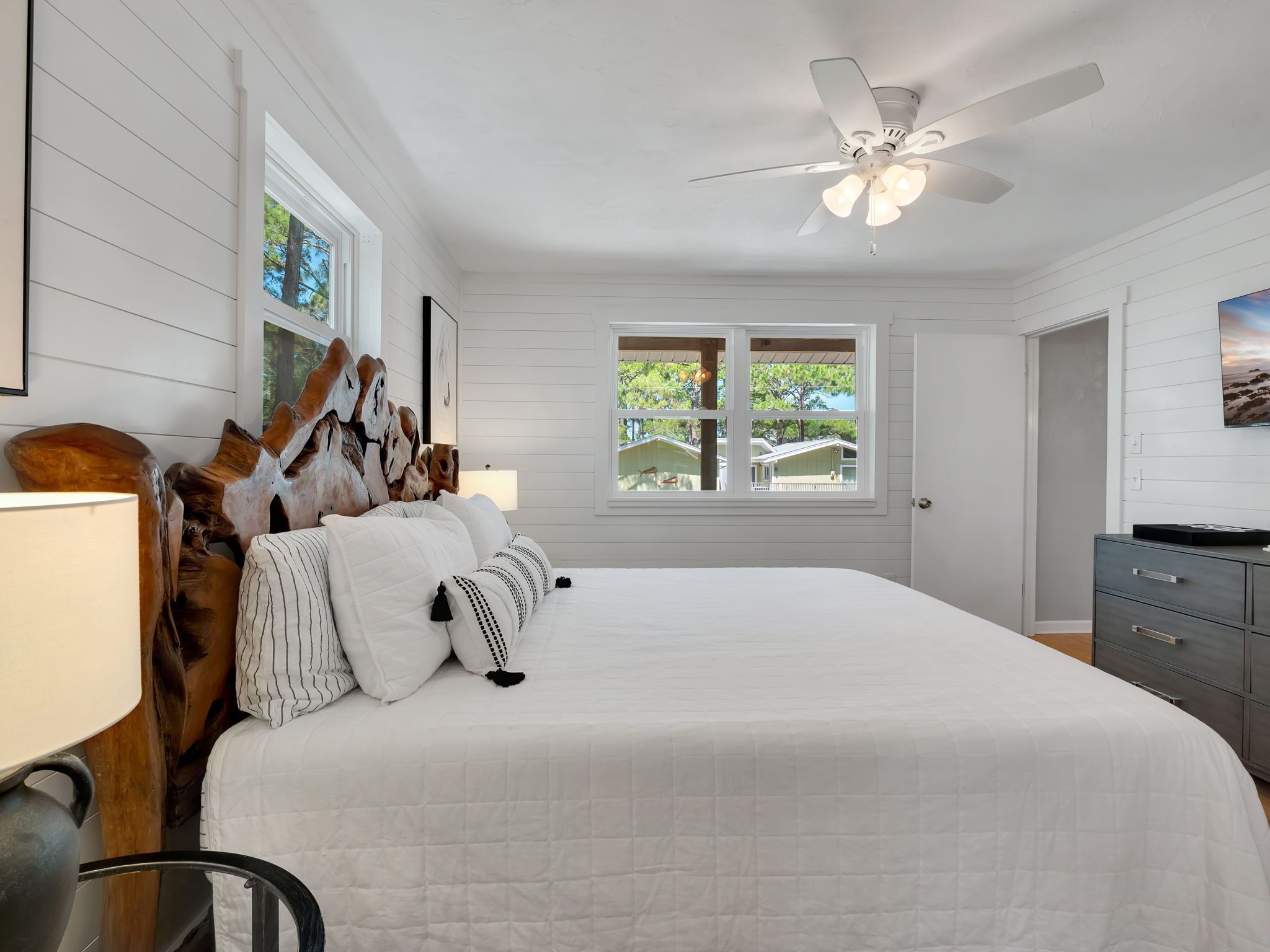 3 makuuhuonetta, silitysrauta/-lauta, ilmainen Wi-Fi, vuodevaatteet