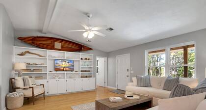 New Listing! Waterfront, Tiki Hut, Elevator