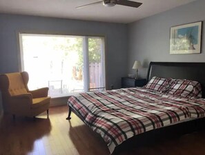 2 bedrooms, desk, free WiFi - Beautiful Balsam Lake Retreat-2Hammocks on Balsam (Kawartha Lakes)