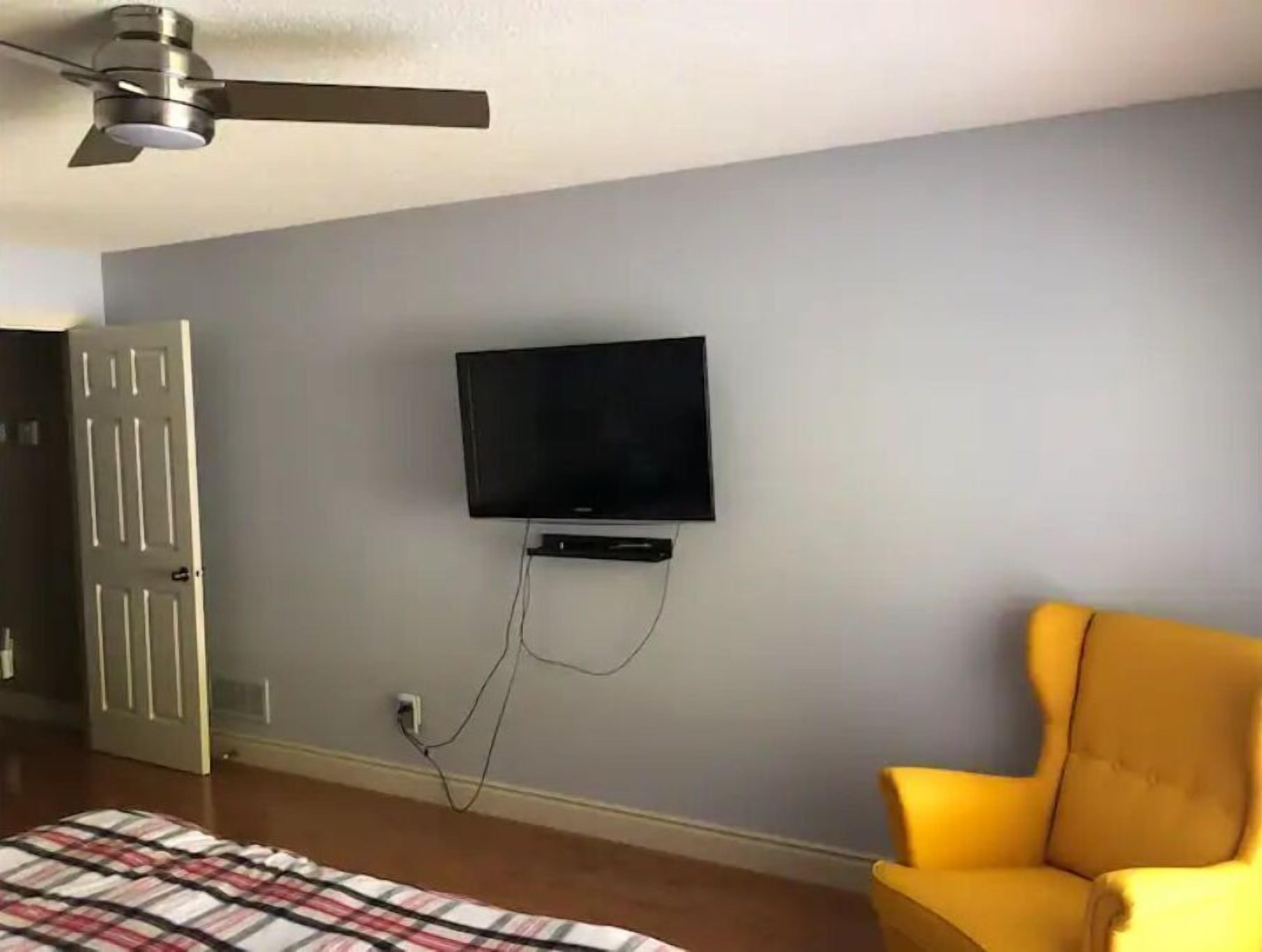 Beautiful Balsam Lake Retreat-2Hammocks on Balsam