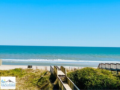 Fully Renovated Oceanfront - Private Beach Access - Sleeps 8 - Dog Friendly 