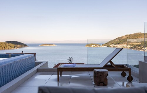 Pet friendly home in Vis with sauna