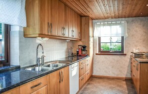 Jääkaappi, uuni, liesi, astianpesukone