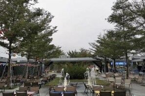 Outdoor dining - Green Island Holiday Hotel (Jiangmen)