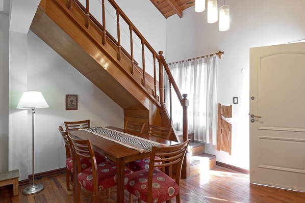 Dining - Lindísimo y tradicional duplex en complejo privado (Mendoza)