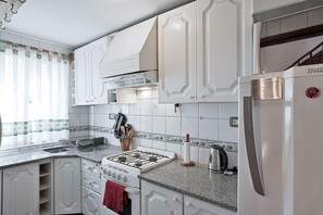 Fridge, microwave, oven, stovetop - Lindísimo y tradicional duplex en complejo privado (Mendoza)