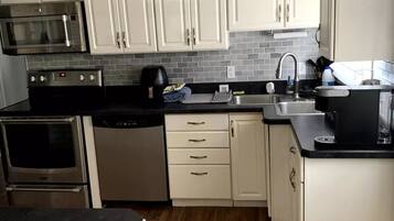 Microonde, forno, piano cottura, lavastoviglie