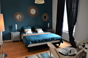 6 bedrooms, travel crib, free WiFi