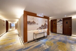  المنشأة من الداخل