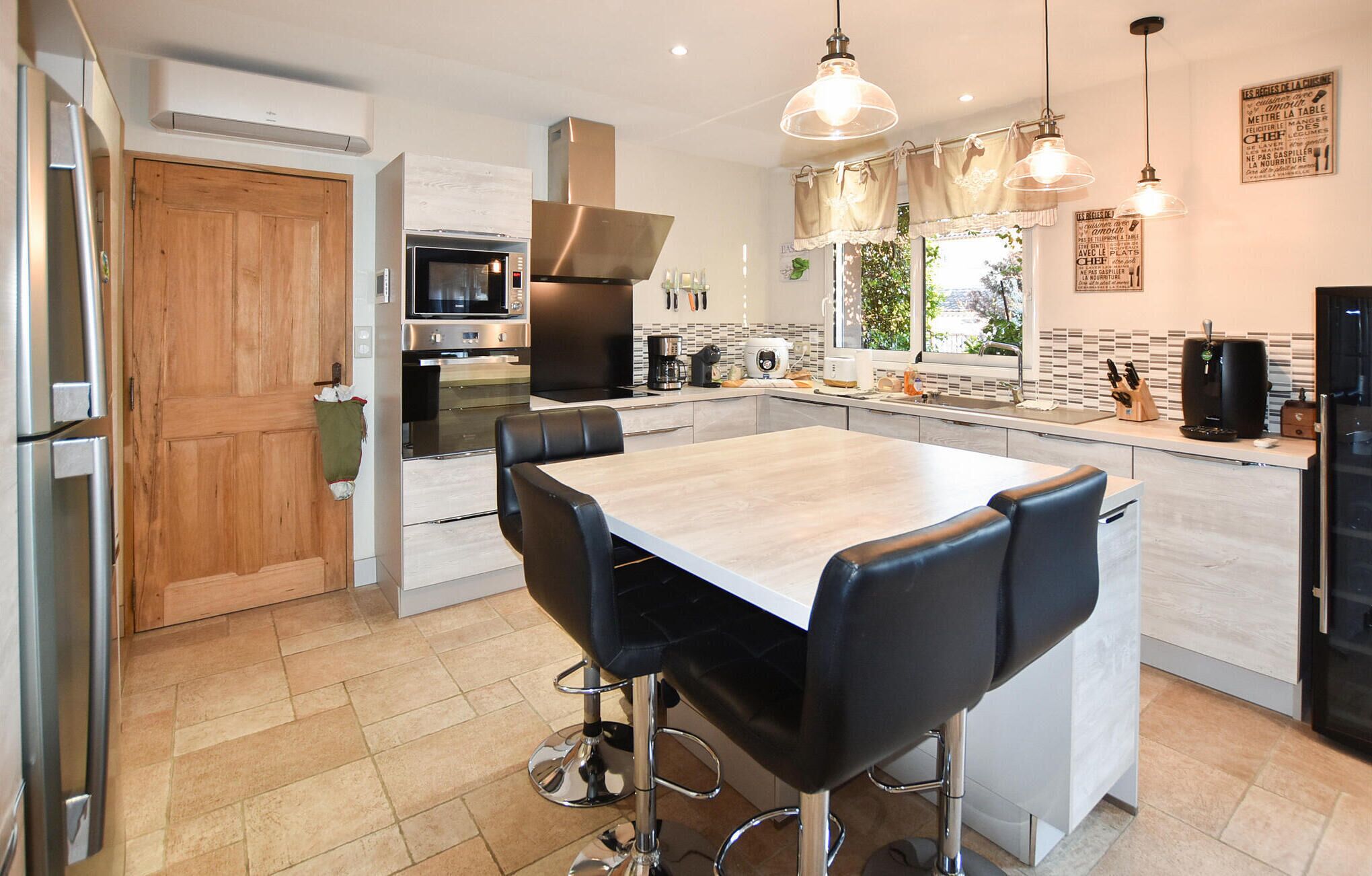 Réfrigérateur, four, plaque de cuisson, lave-vaisselle