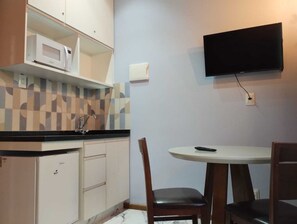 Chalet | Private kitchen | Mini-fridge, microwave - VIA SPE - Pousada (Belo Horizonte)