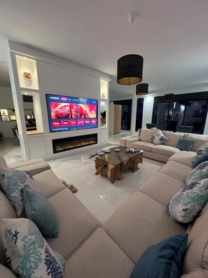 Smart-TV, Tischtennisplatte