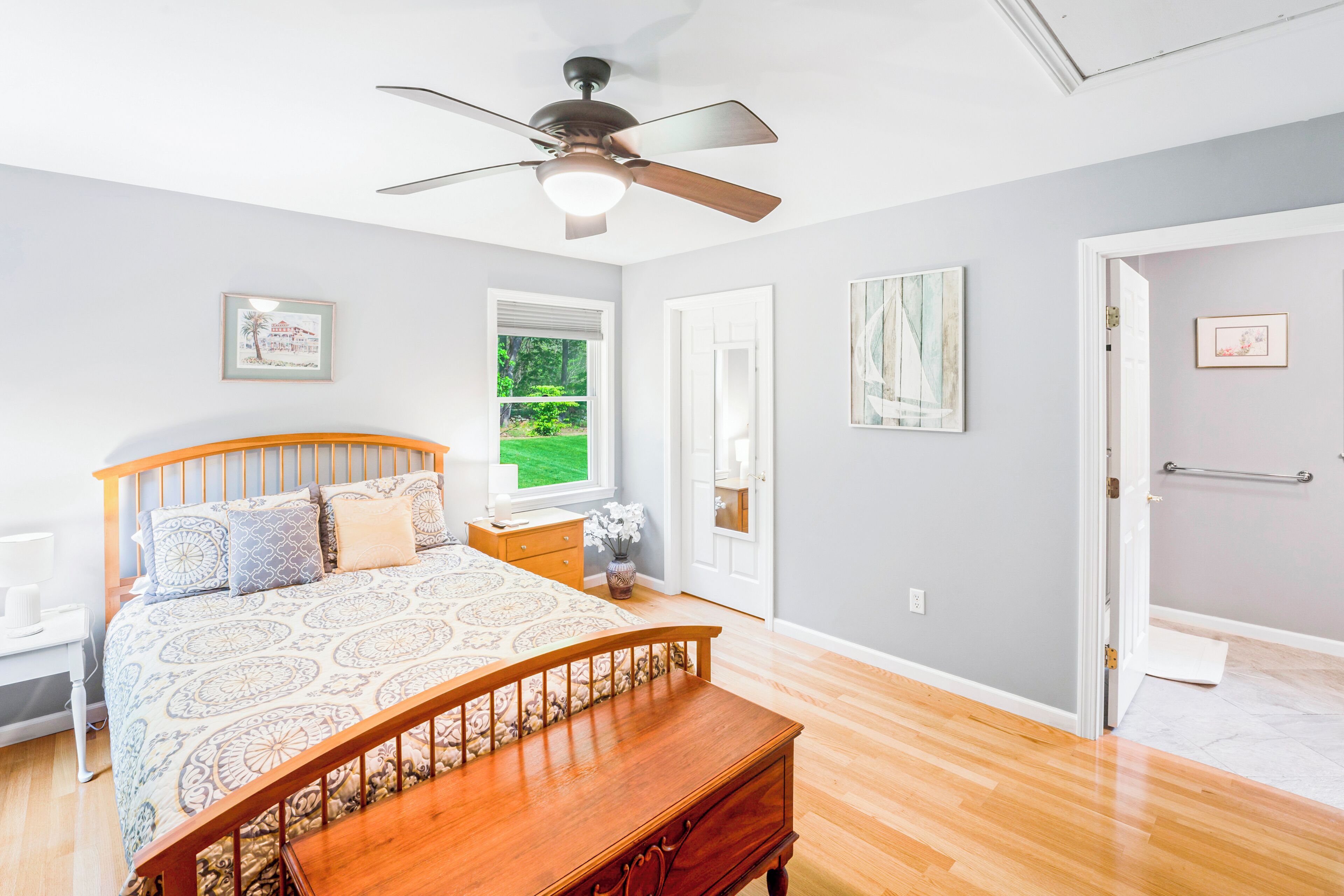 Private, 1 bed/1.5 bath apt close to local beaches