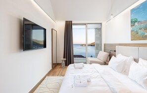 4 bedrooms, travel crib, free WiFi, bed sheets