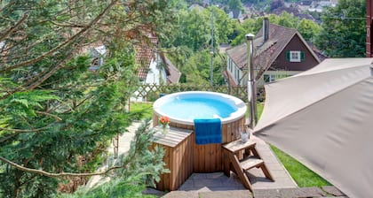 "schwarzwaldhaus mit Schlossblick" mit 230qm, Garten, Terrassen & Hot Tub