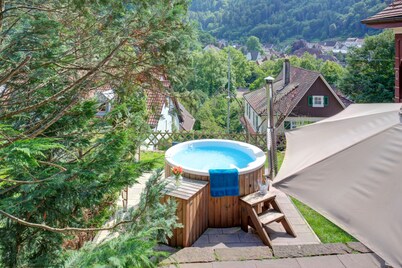 "schwarzwaldhaus mit Schlossblick" mit 230qm, Garten, Terrassen & Hot Tub