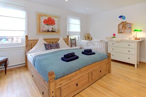 6 bedrooms, in-room safe, desk, iron/ironing board