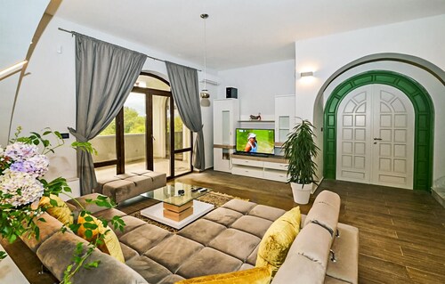 Pet friendly home in Jurdani with sauna