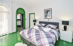 5 bedrooms, iron/ironing board, travel cot, free WiFi