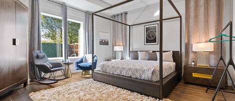4 bedrooms, iron/ironing board, WiFi, bed sheets