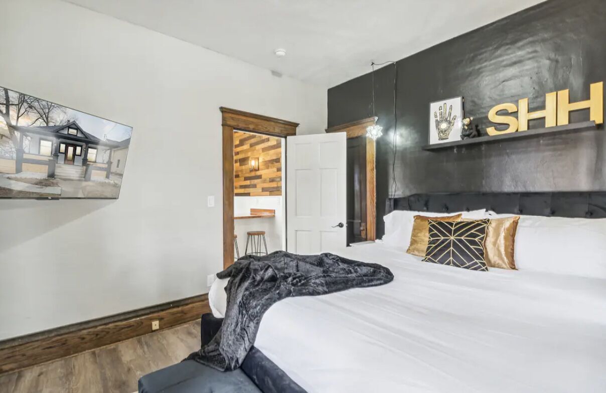 4 多间卧室、办公桌、WiFi、床单