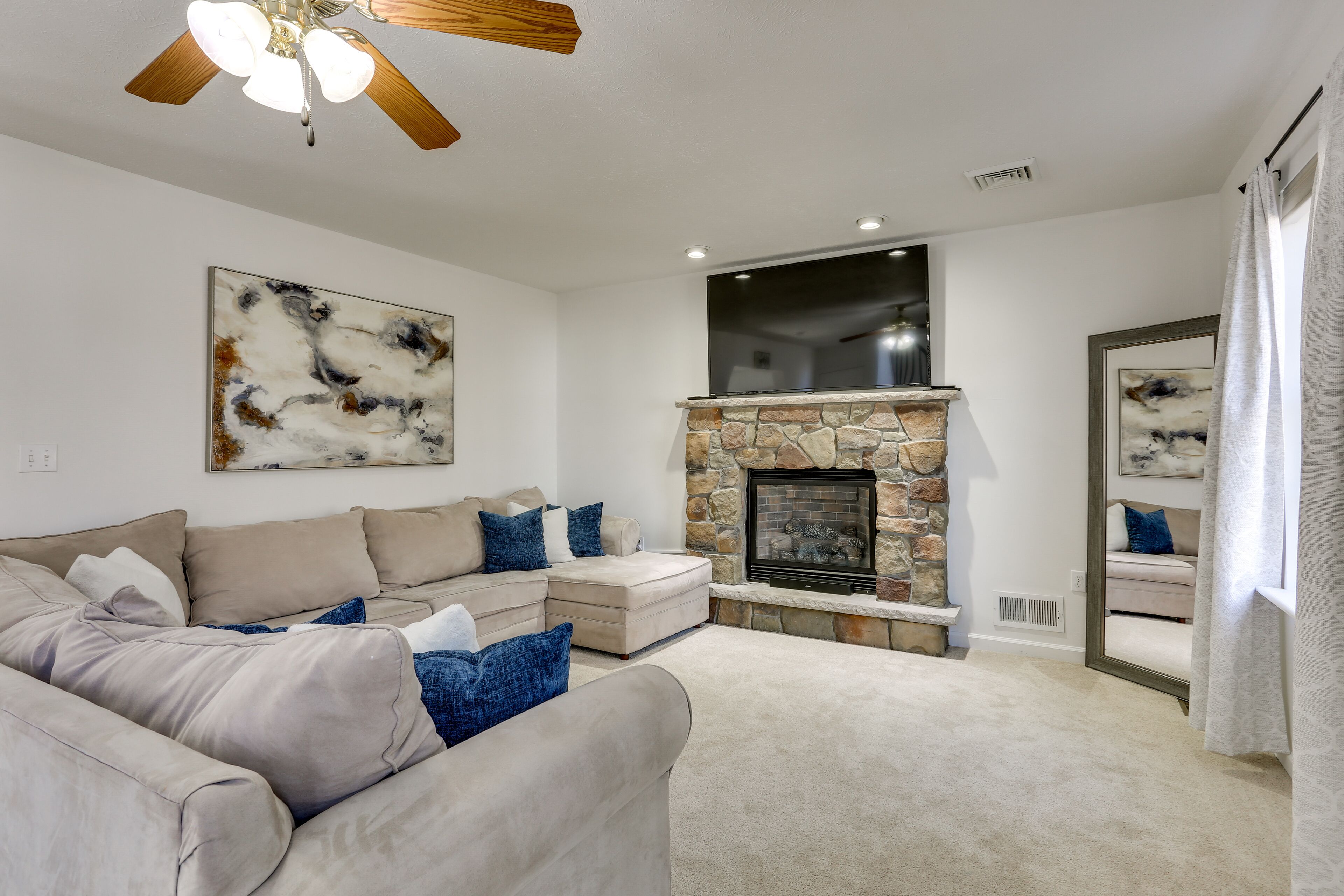 Pet-Friendly Pocono Vacation Rental w/ Lake Access