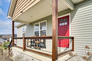 Outdoor dining - Near State Parks & Dtwn: Quaint Sparta Home! (Sparta)