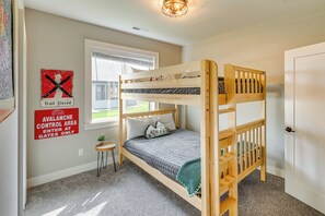 3 Schlafzimmer, Schreibtisch, Reisekinderbett, WLAN
