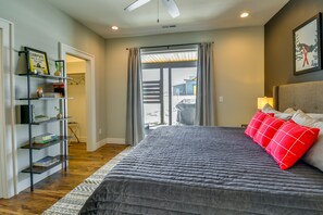 3 bedrooms, desk, travel crib, WiFi