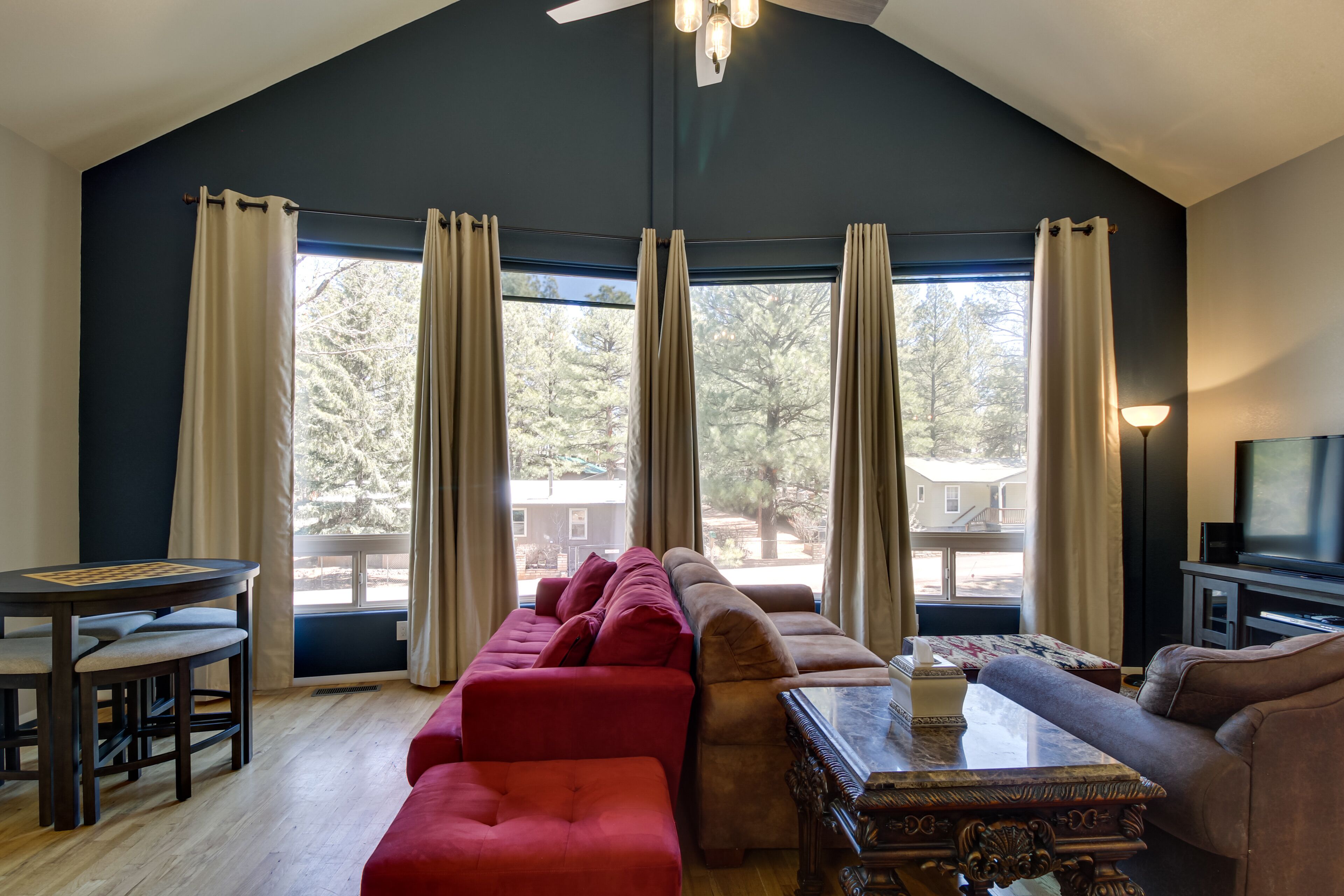 Show Low Cabin ~ 3 Mi to Fool Hollow Lake!