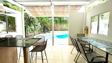 ヴィラ | ダイニングルーム