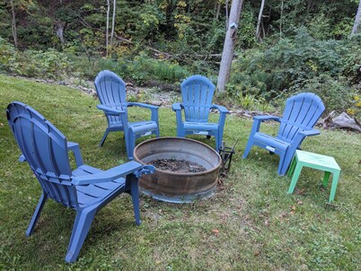 Cozy Cabin with an RV &Camper Hookup 
Pet Friendly 
Peaceful & Relaxing 