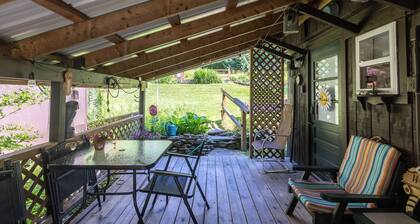 Cozy Cabin with an RV &Camper Hookup
Pet Friendly
Peaceful & Relaxing