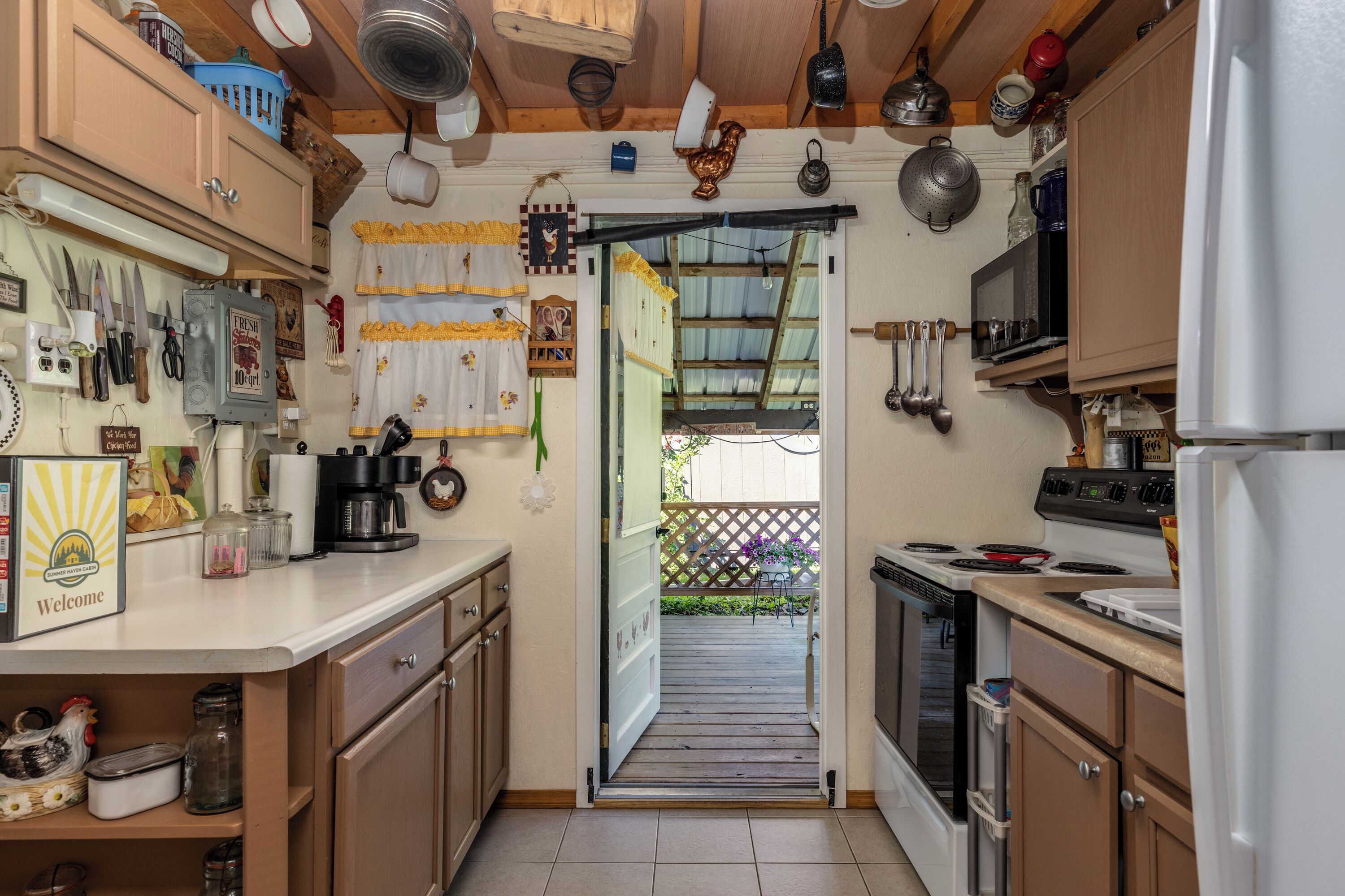 Frigorifero, microonde, forno, piano cottura