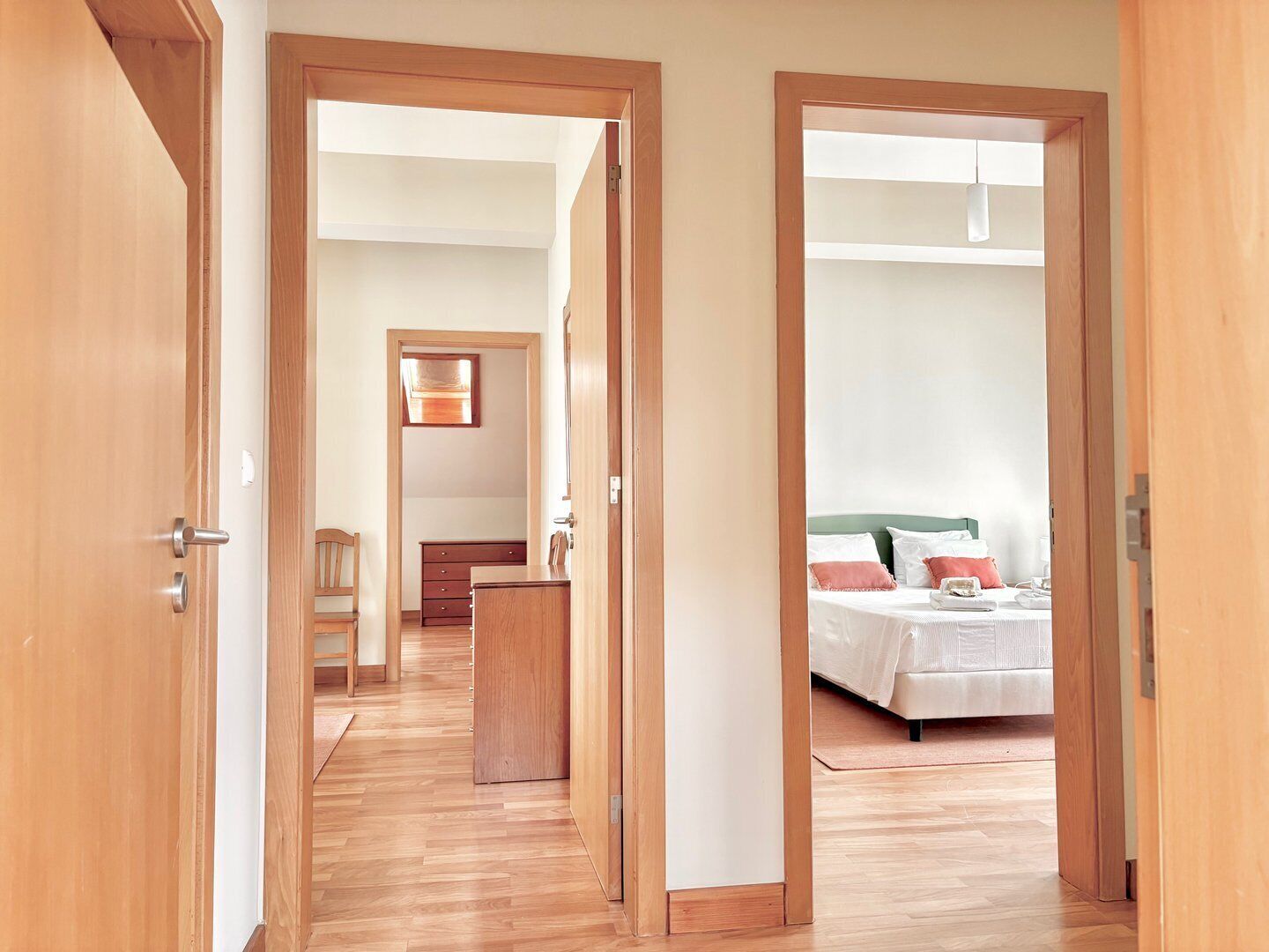 3 chambres, fer et planche à repasser, accès Internet, draps fournis