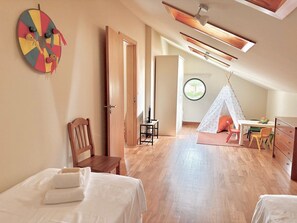 3 bedrooms, iron/ironing board, Internet, bed sheets