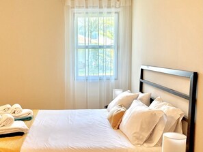 1 Schlafzimmer, BĂŒgeleisen/BĂŒgelbrett, Internetzugang, BettwĂ€sche