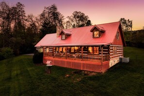 Exterior - MTN Retreat/FamilyFriendly/FencedYard/Theater (Pigeon Forge)