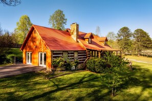 Exterior - MTN Retreat/FamilyFriendly/FencedYard/Theater (Pigeon Forge)