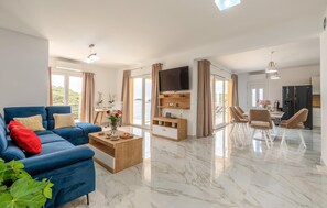 TV - Cozy home in Vela Luka with WiFi (Vela Luka)