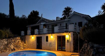 Beautiful cosy villa with stunning views and private pool