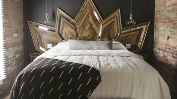 5 bedrooms, iron/ironing board, WiFi, bed sheets