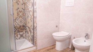 A bathroom with a shower, toilet, and bidet. - APT. - Studio apartment in the historic center of Naples (Napoli)