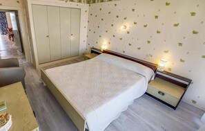 2 bedrooms, bed sheets