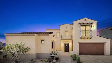 Luxury Villa, 4 Bedrooms | Iron/ironing board, free WiFi, bed sheets